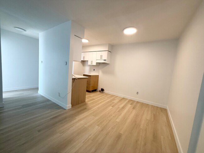Building Photo - 201 Laval St