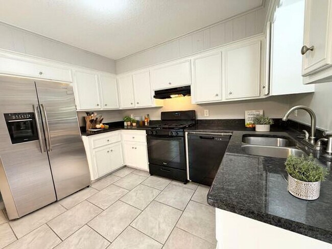 Building Photo - 7401 Valley Dr