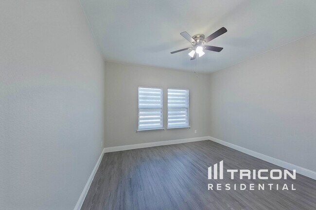 Building Photo - 1908 Carrington Dr