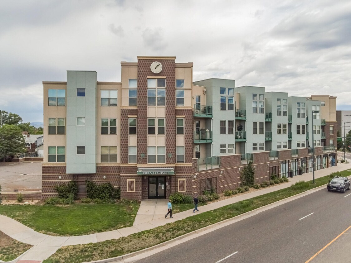 Foto principal - 1313 S Clarkson St