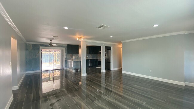 Building Photo - Stunning Remodeled 3BR Home Minutes from Beaches & Shopping