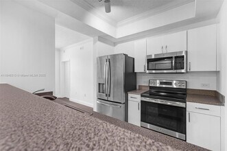 Building Photo - 533 NE 3rd Ave