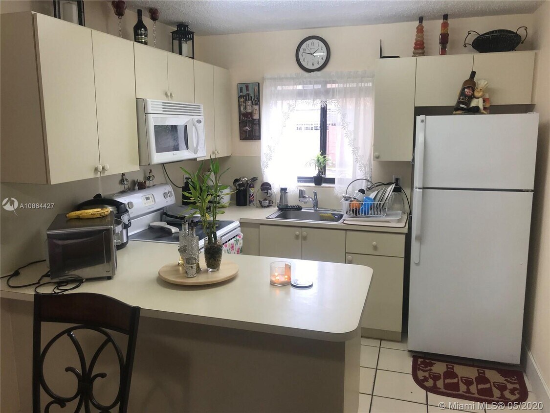 Foto del edificio - 2348 W 56th St