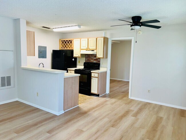 Building Photo - 2585 Grassy Point Dr