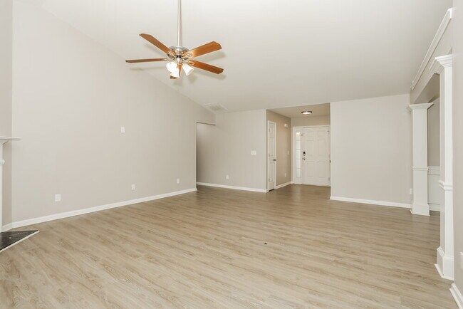 Building Photo - 402 Black Fox Dr