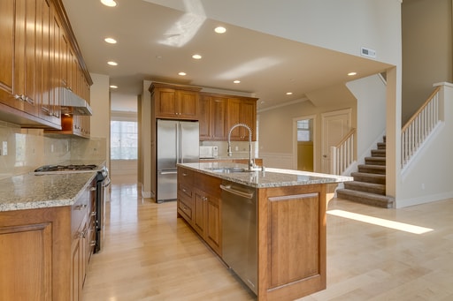 Building Photo - Beautiful & Spacious Kenmore Home for Rent!