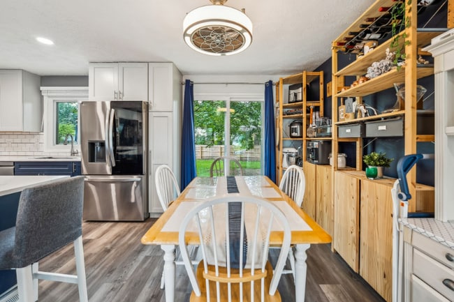Foto del edificio - 6619 Red Fox Rd