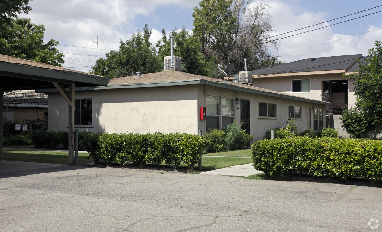 Primary Photo - 450-471 S Pear St