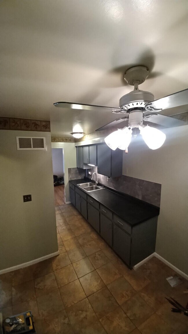 Foto del edificio - 530 Terrace Ln N