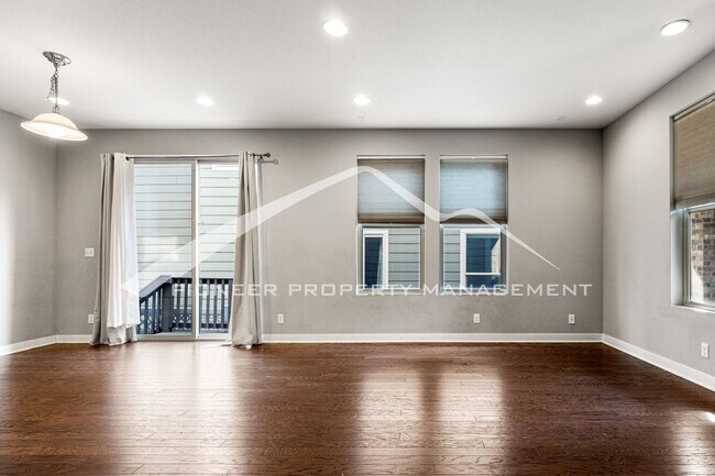Foto del edificio - Lovely Townhome with Central AC and Washer/Dryer!