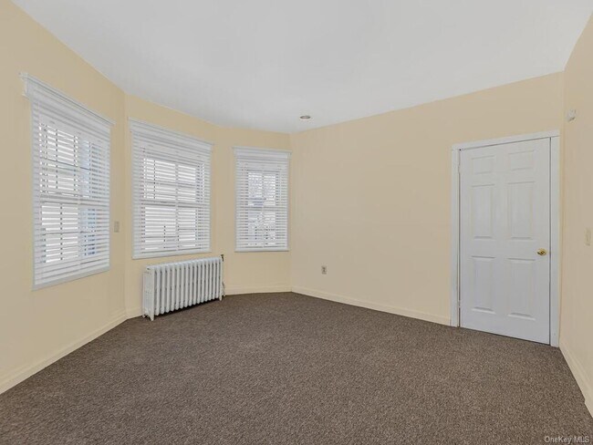 Building Photo - 28 Clove Rd