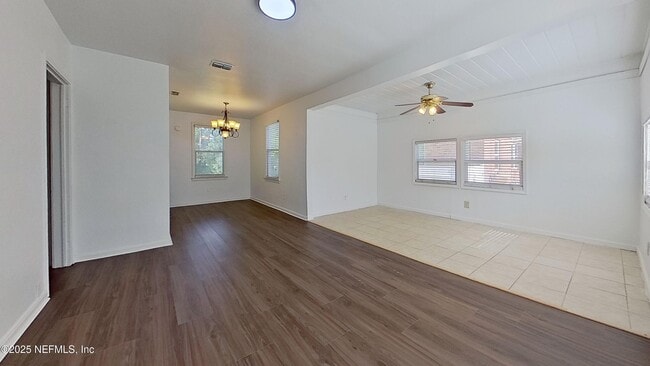 Foto del edificio - 3325 Claremont Rd