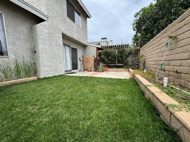 Foto del edificio - 2bd/2.5ba two car garage townhouse in Coro...
