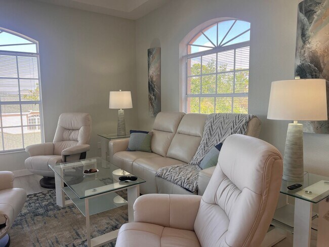 Foto del edificio - Modern 2BD/2BA Condo in Gondola Park