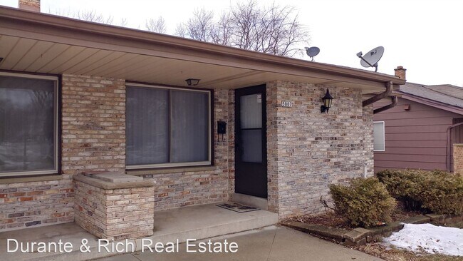 Foto del edificio - 3 br, 2 bath House - 5007 N 106th St