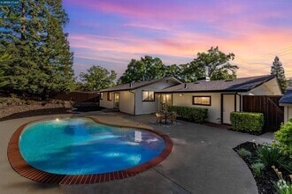 Building Photo - 2424 San Miguel Dr