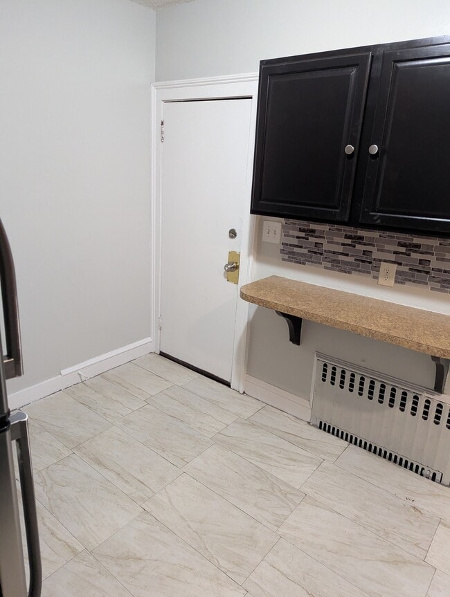 Foto del edificio - 449 New Britain Ave