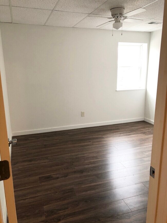 Building Photo - 227 E 15th Ave