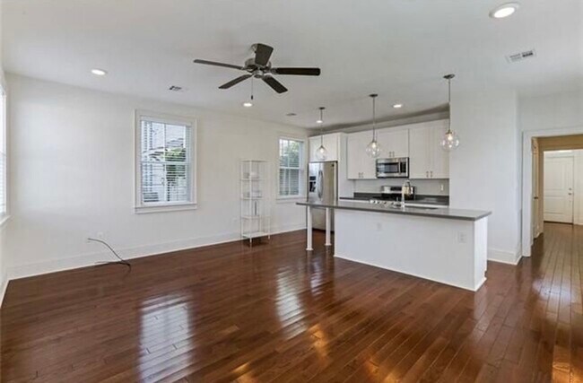 Sala de estar/Cocina - 1908 Washington Ave