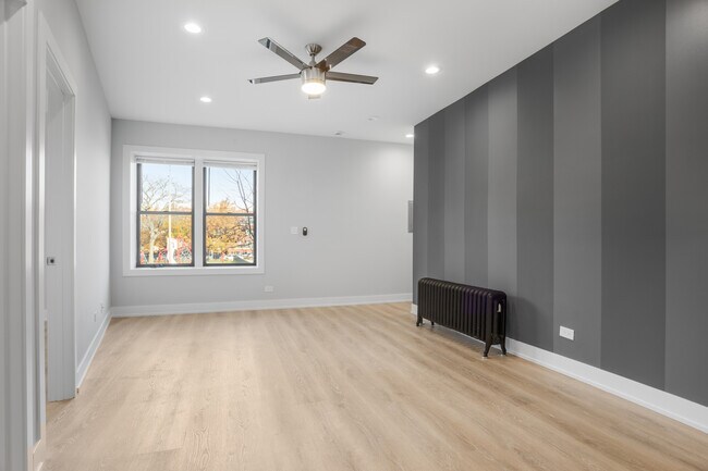 Foto del edificio - 7507 N Eastlake Ter