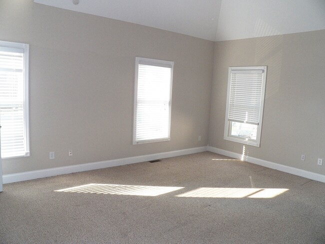 Building Photo - 1190 Forsythe Ave