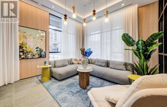 Building Photo - 720 Whitlock Ave