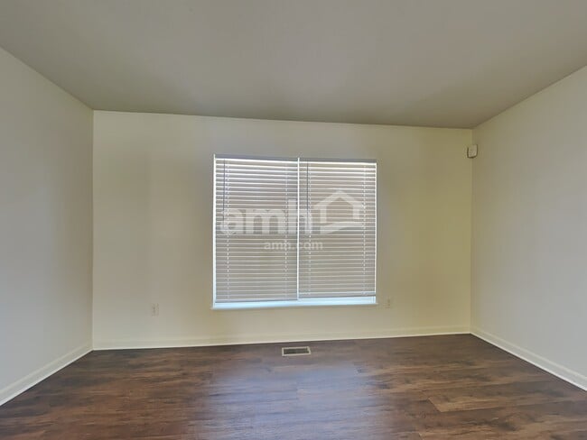 Foto del edificio - 2055 Whispering Wind Ln