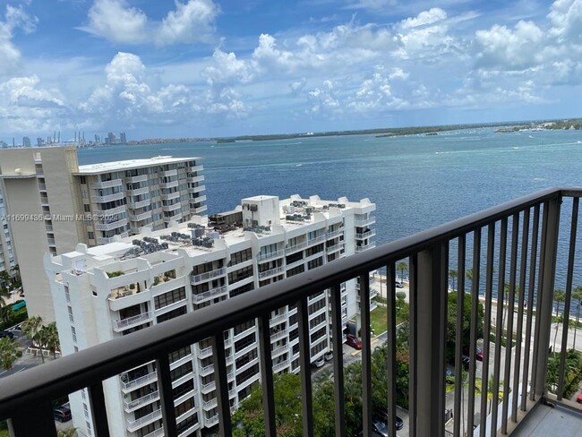 Foto del edificio - 1450 Brickell Bay Dr