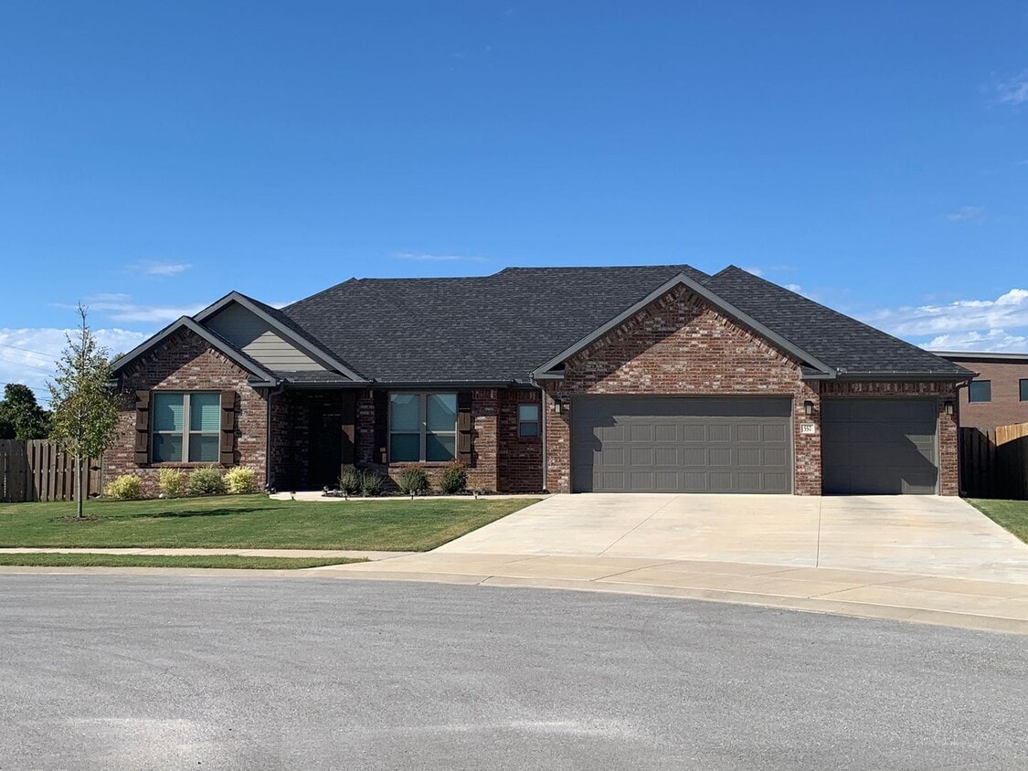 557 Rossi St, Springdale, AR 72762 House Rental in Springdale, AR