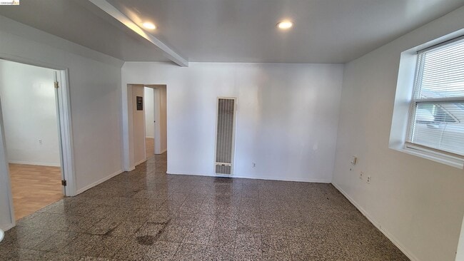 Building Photo - 540 Palace Ct