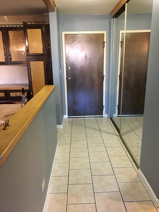 Entry Hallway - 2201 S Highland Ave