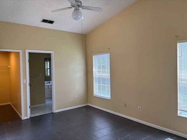 Foto del edificio - 2939 Barrymore Ct