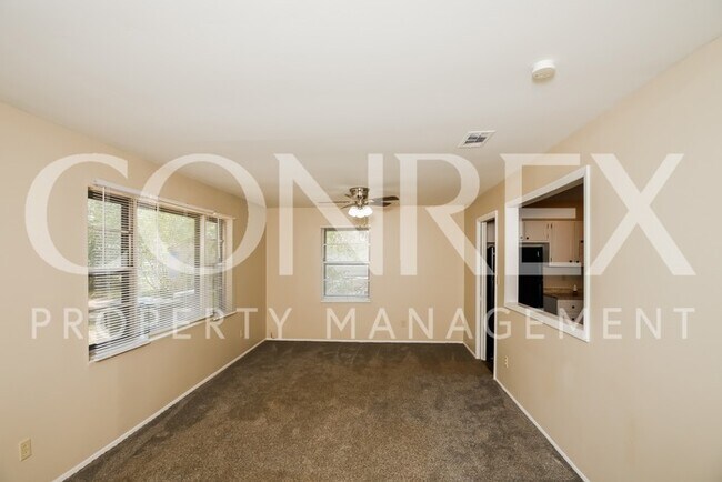 Foto del edificio - All Brick, Three Bedroom Ranch Home in Hun...