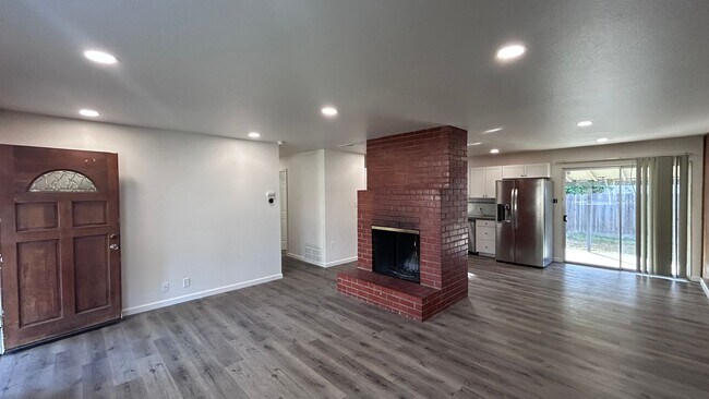 Building Photo - 2016 Marlene Ct