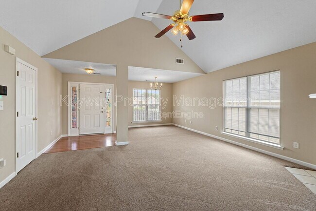 Building Photo - 313 Elbrus Way