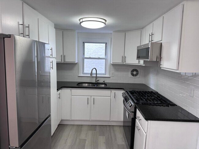 Building Photo - 6515 Hudson Ave