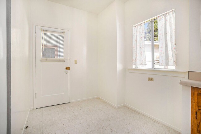 Foto del edificio - 3117-3117 Santa Clara Ave
