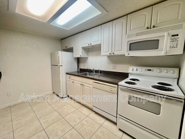 Foto del edificio - 4033 E Michigan St