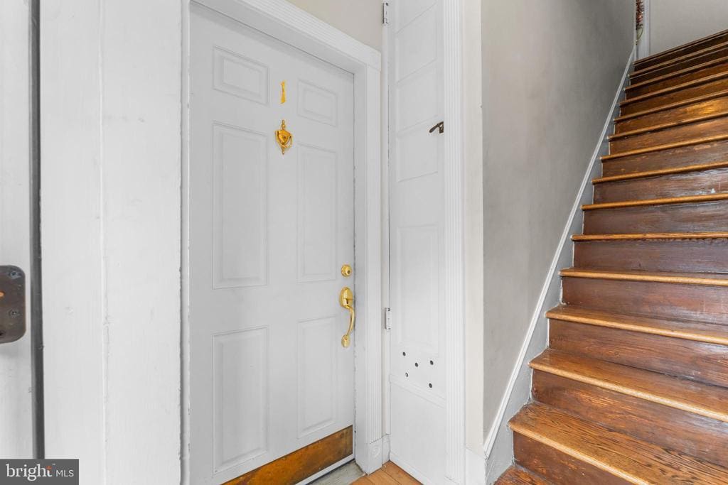 Primary Photo - 550 Hobart Pl NW