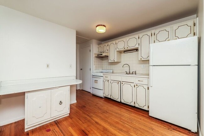 Building Photo - 3611-3625 Charlotte Dr