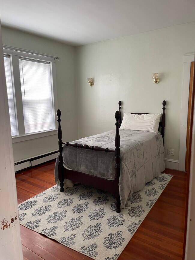 Bedroom 2 - 73 Marion Ave N