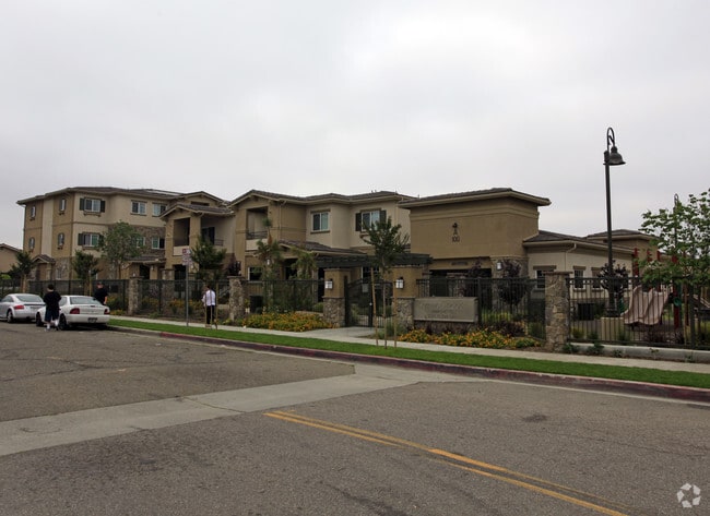 Serrano Woods Apartments Apartments Orange, CA
