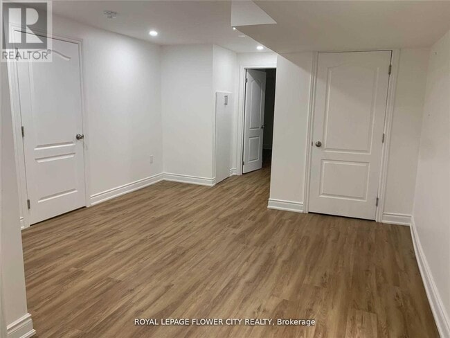 Building Photo - 7227 Para Pl