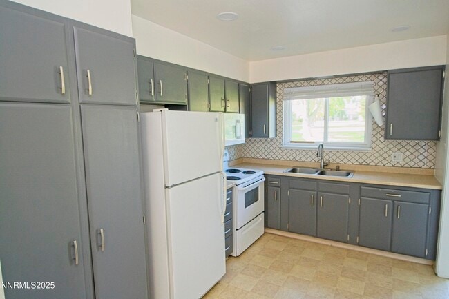 Building Photo - 111 Smithridge Park