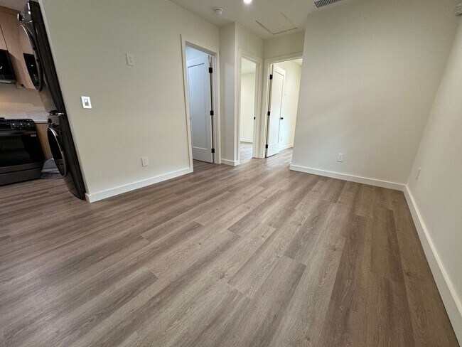 Building Photo - Newly Remodeled 2 Bed 1 Bath Unit in PB