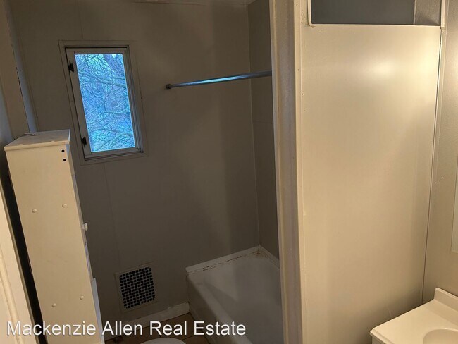Foto del edificio - 3 br, 1 bath House - 725 N Morgan