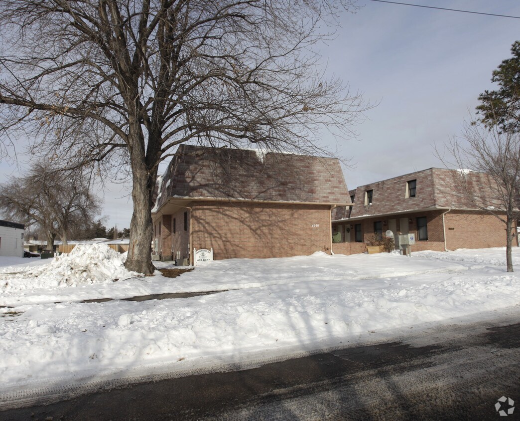 Building Photo - 4910 Dudley St