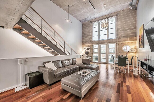 Building Photo - 1212 E Whiting St