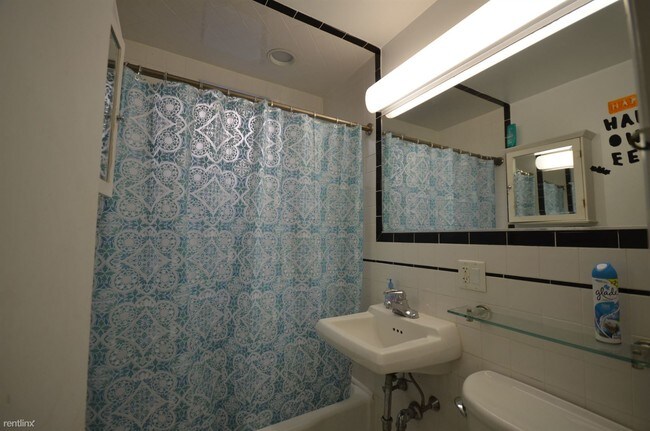 Foto del edificio - 45 Westland Ave