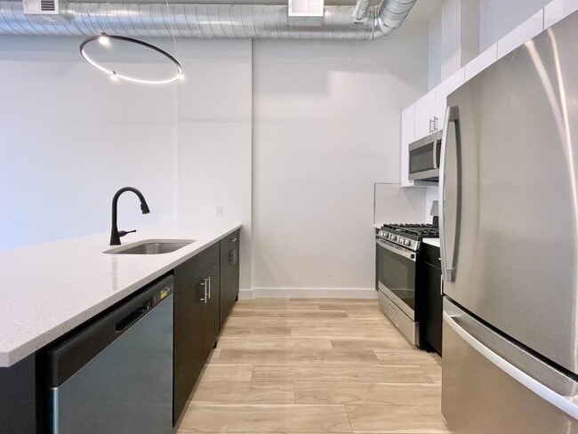 Building Photo - 375 Monmouth St
